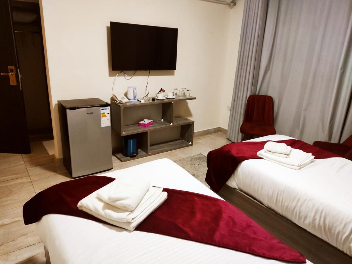 Golden Plaza Hotel Amman Exterior photo